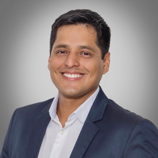Dr. Gustavo Huertas